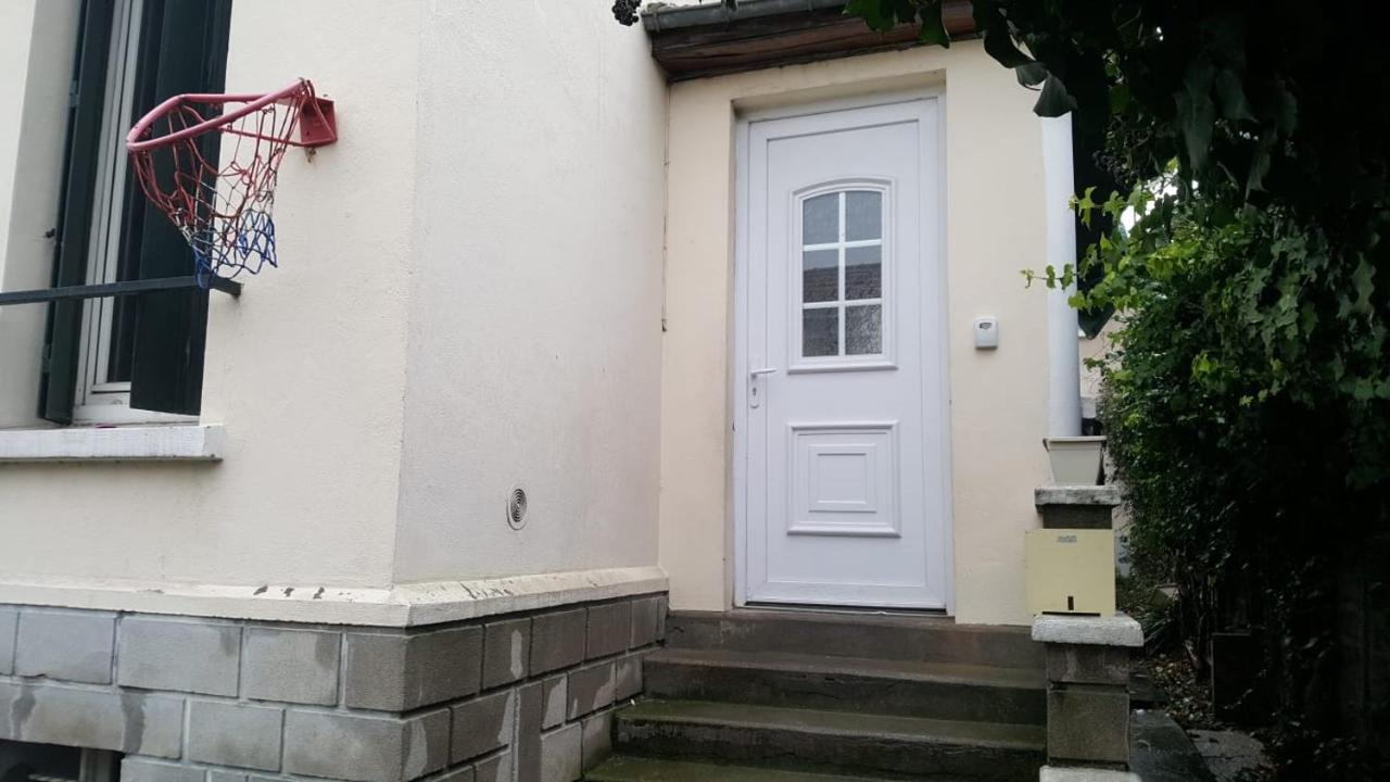 3 Hebergements - Au 1Er Etage 1 Appartement 2 Pieces Et Au 2Eme Etage Un Logement De 2 Chambres Louees Separement Avec Coin Cuisine Et Toilettes A Partager- Dans Pavillon Au Pied Du Rer B A 5 Minutes De Paris Et 30 Mn Stade De France Cachan Exterior foto