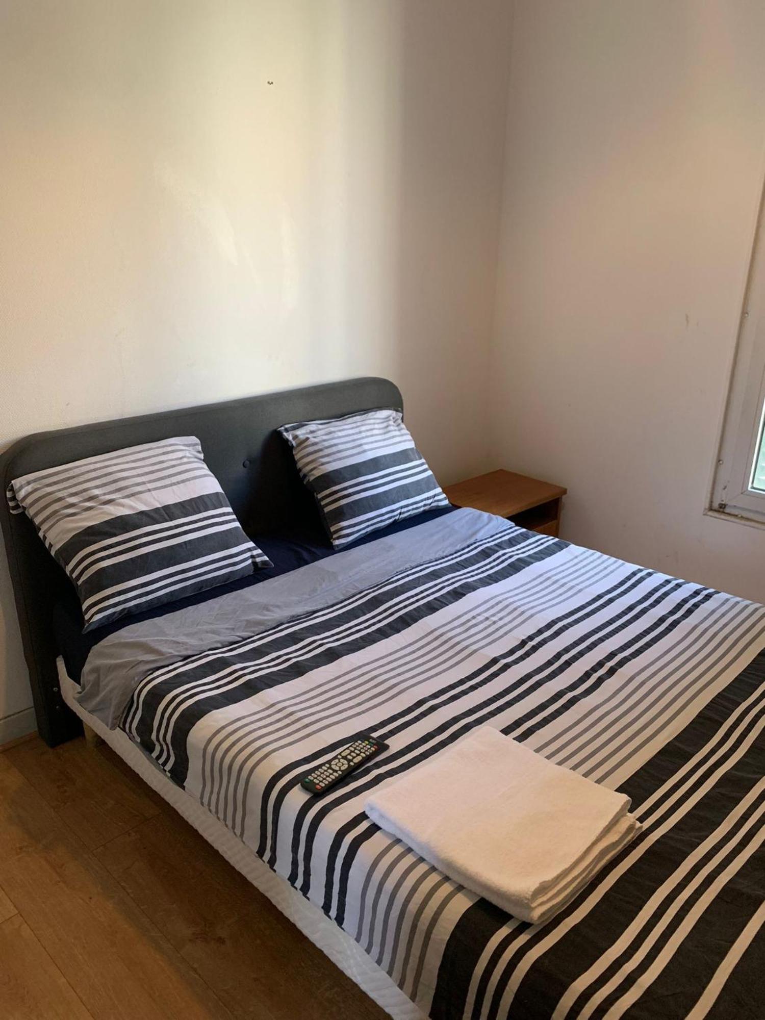 3 Hebergements - Au 1Er Etage 1 Appartement 2 Pieces Et Au 2Eme Etage Un Logement De 2 Chambres Louees Separement Avec Coin Cuisine Et Toilettes A Partager- Dans Pavillon Au Pied Du Rer B A 5 Minutes De Paris Et 30 Mn Stade De France Cachan Exterior foto